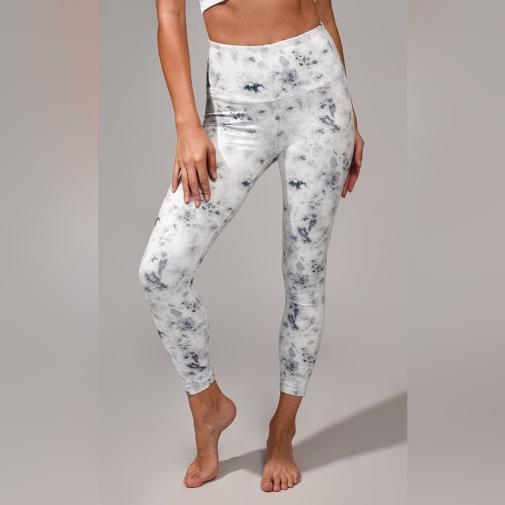 Yogalicious Black and White Leggings with Modern Design